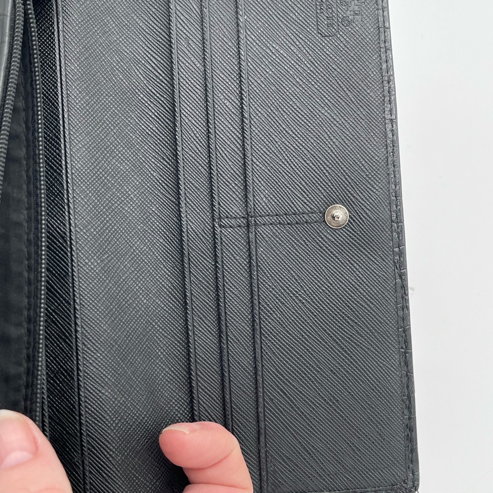 Coach Black Leather Wallet with Textured Finish - Picture 6 of 10